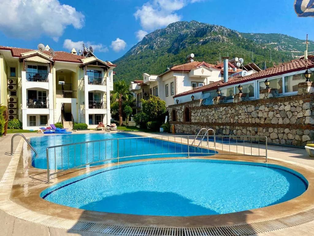 Fethiye Ölüdeniz'de Merkezi Konumda, Ortak Havuzlu, Konforlu Suit görsel 1