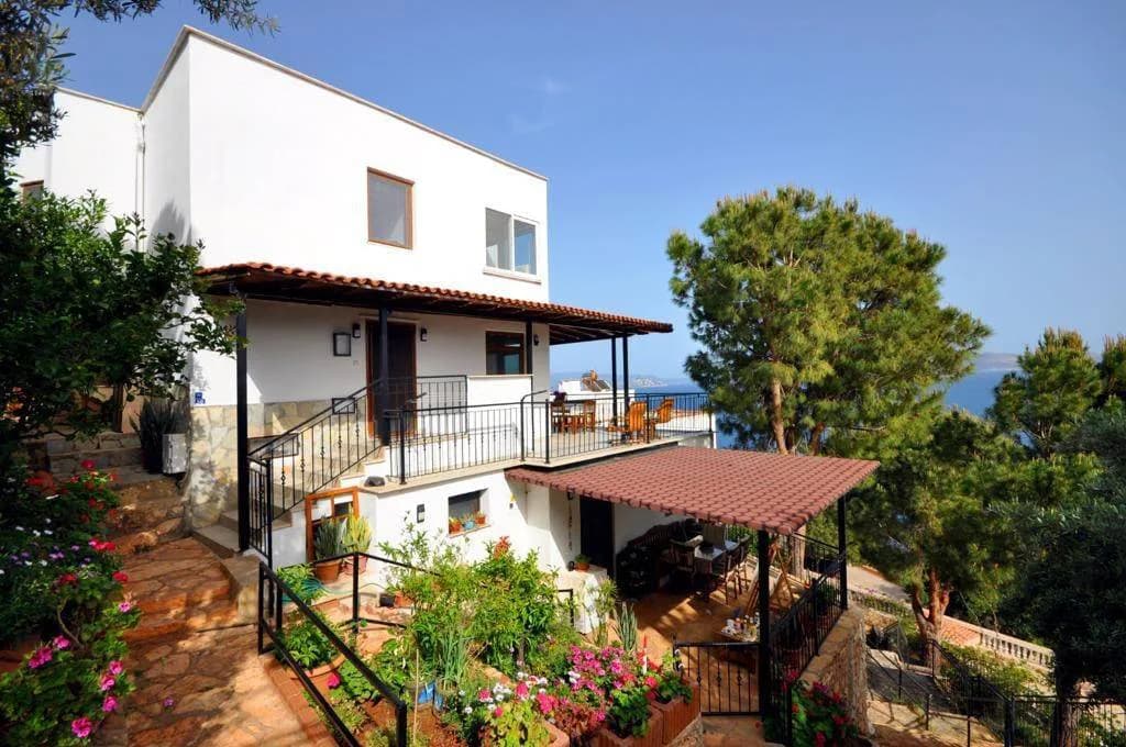 Kaş Gökçeören'de Deniz Manzaralı, Ortak Havuzlu, 6 Kişilik Villa görsel 1