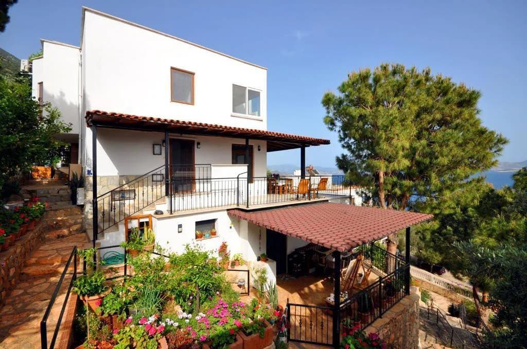 Kaş Gökçeören'de Deniz Manzaralı, Ortak Havuzlu, 6 Kişilik Villa görsel 2