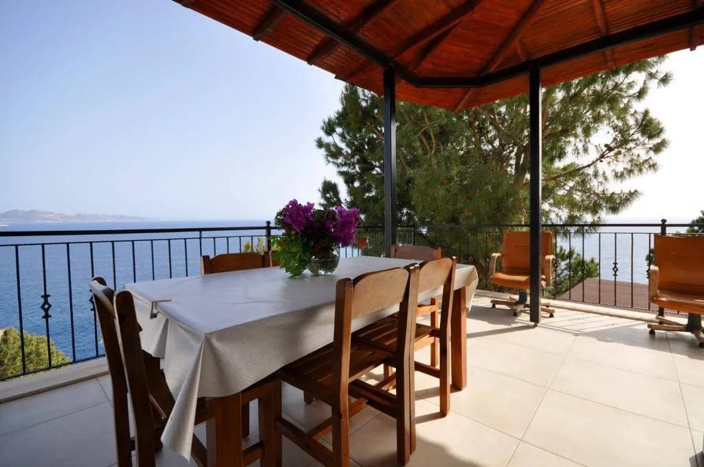 Kaş Gökçeören'de Deniz Manzaralı, Ortak Havuzlu, 6 Kişilik Villa görsel 3