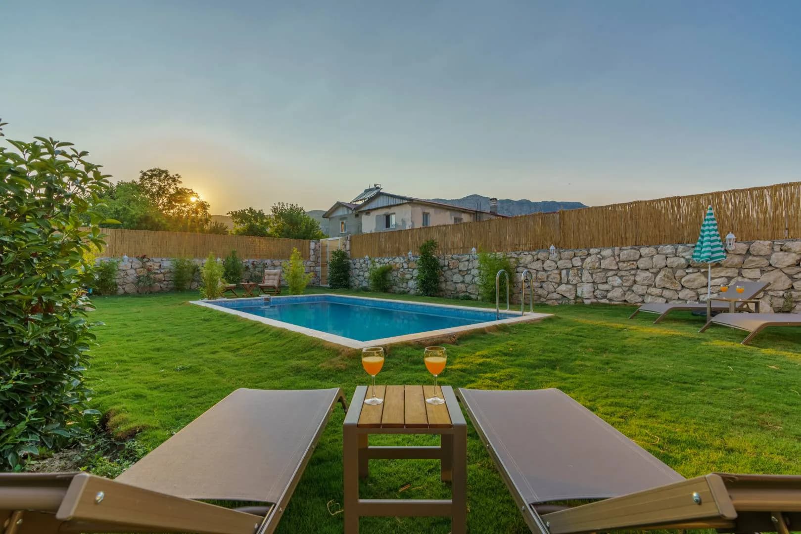 Kaş Bezirgan'da Huzurlu Konumda, Özel Havuzlu, Kiralık Villa görsel 2