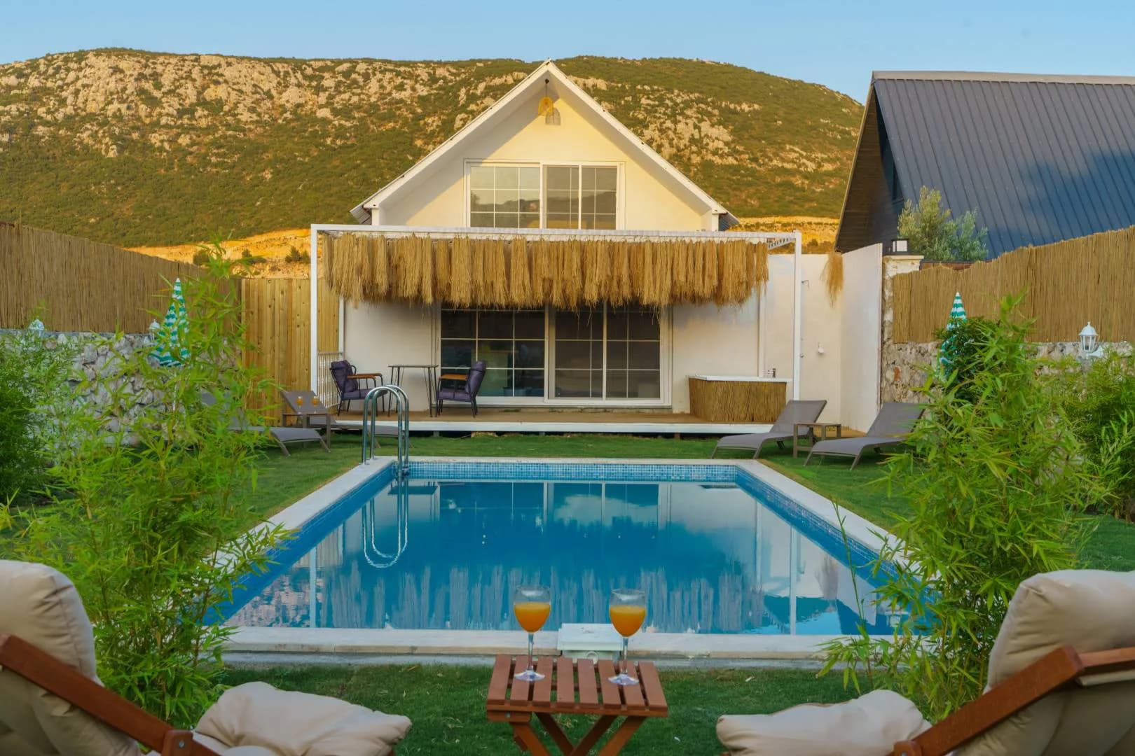 Kaş Bezirgan'da Huzurlu Konumda, Özel Havuzlu, Kiralık Villa görsel 1