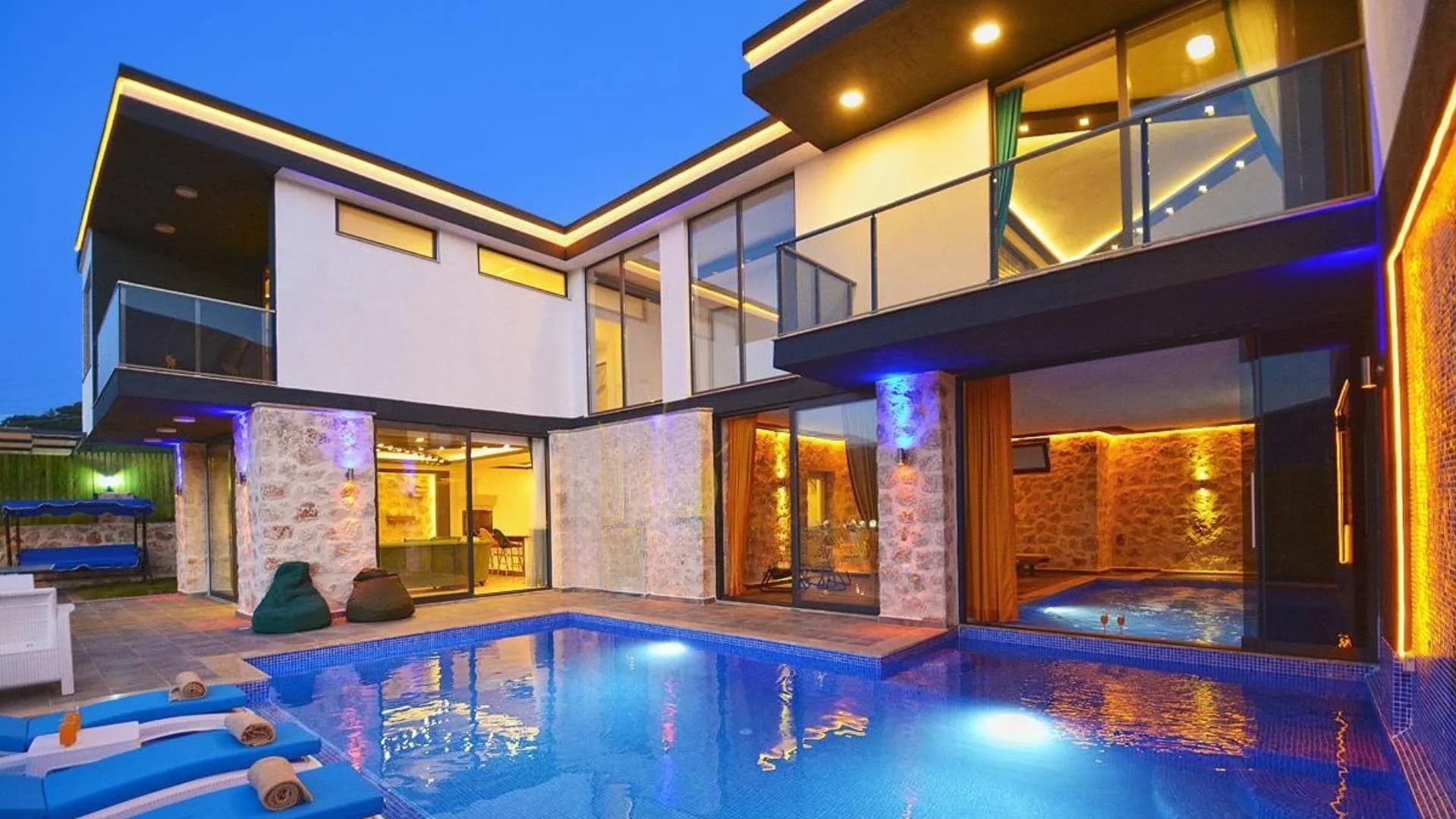 Kaş Sarıbelen'de Huzurlu Doğada, Özel Havuzlu, Lüks Villa görsel 1