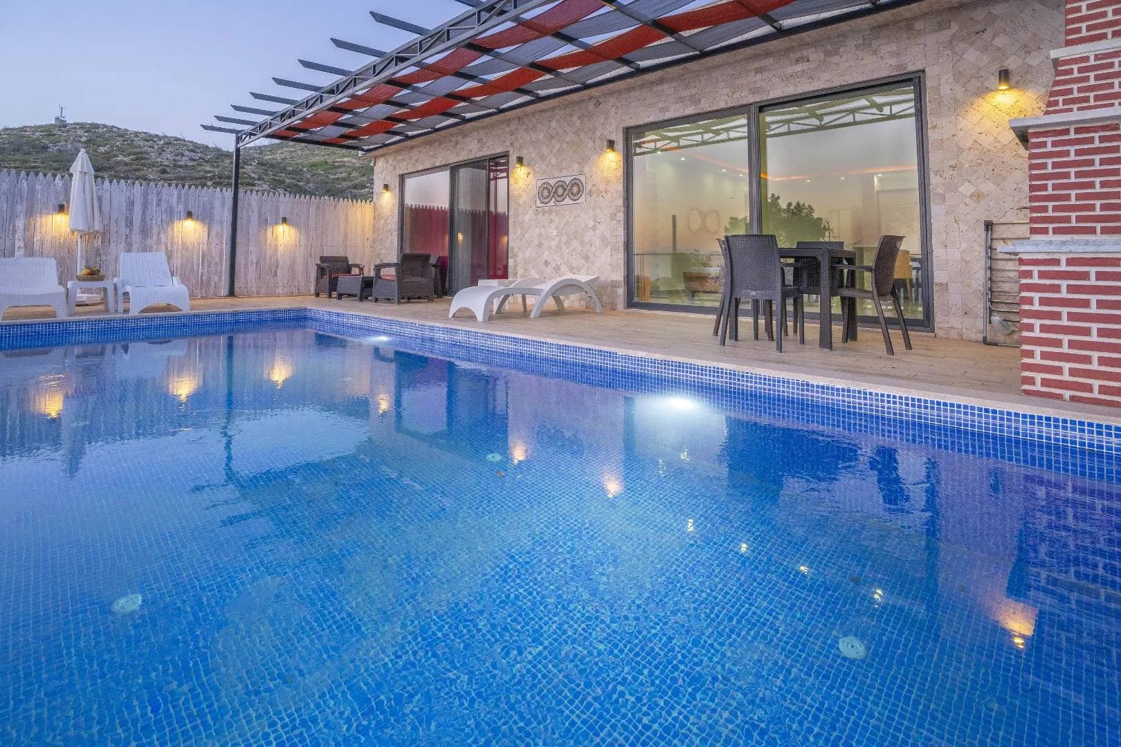 Kaş Üzümlü'de Muhteşem Doğada, Özel Havuzlu, Sinema Odalı Villa görsel 2
