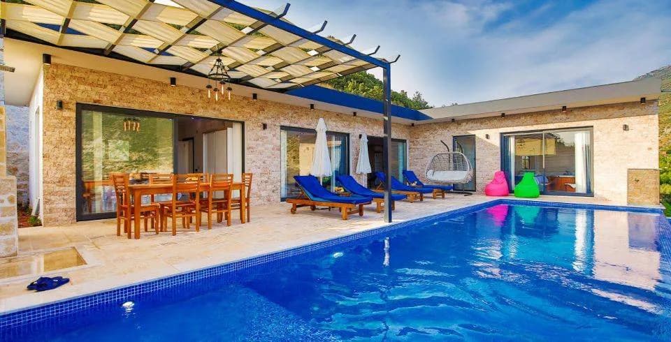 Kaş İslamlar'da Dağ Manzaralı, Isıtmalı Havuzlu, Saunalı Villa görsel 1