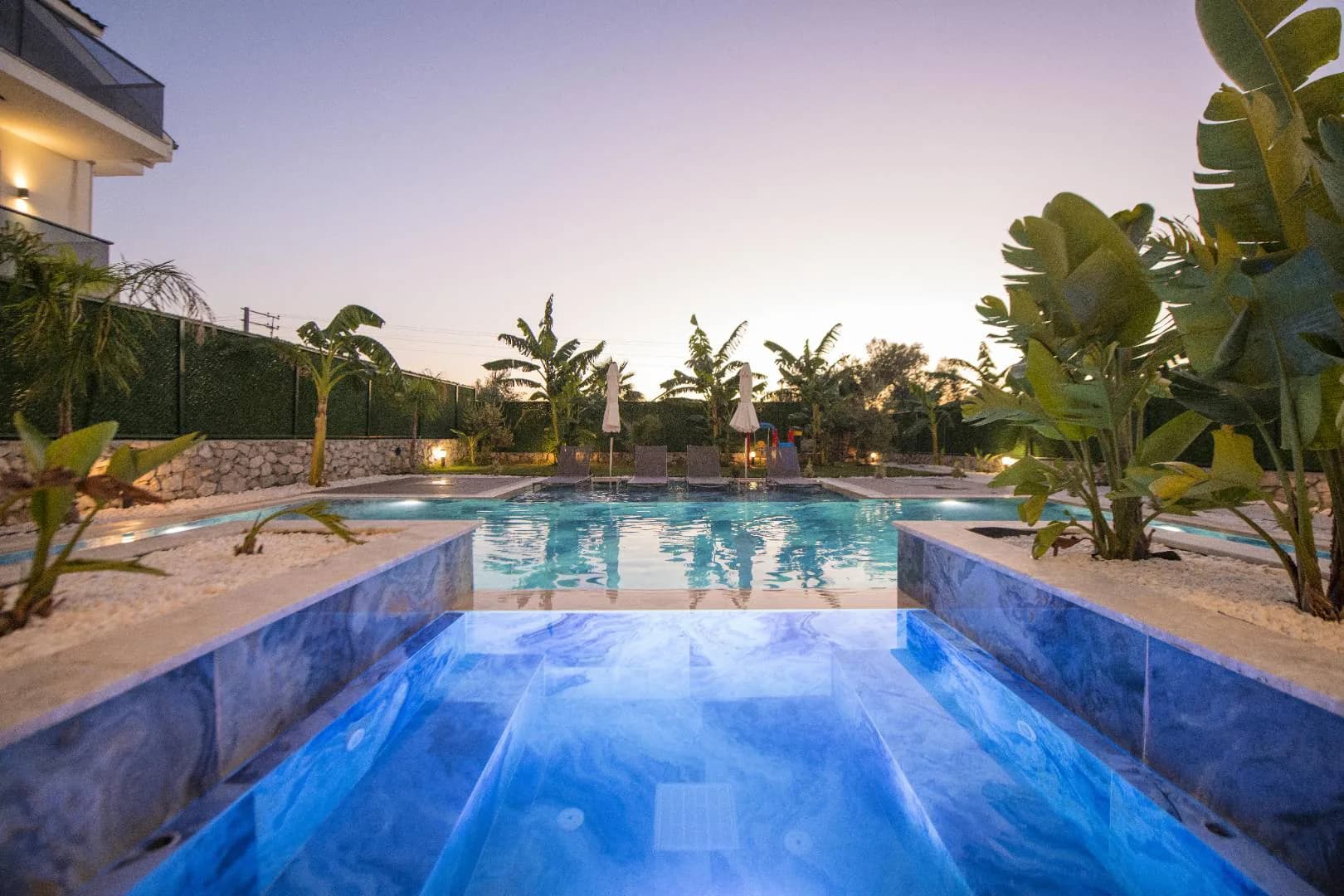 Fethiye Ölüdeniz'de Yemyeşil Bahçeye Sahip, Özel Havuzlu, Lüks Villa görsel 3