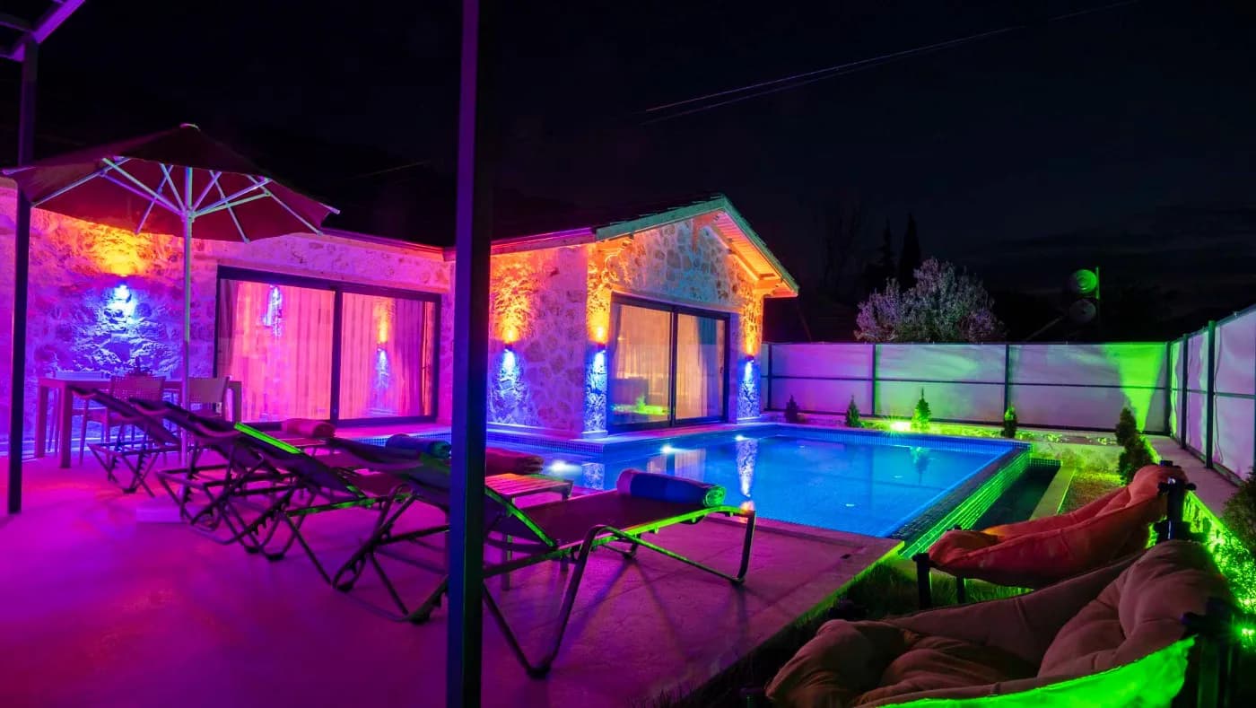 Kaş Sarıbelen'de Özenle Dekore Edilmiş, Özel Havuzlu, Taş Villa görsel 3