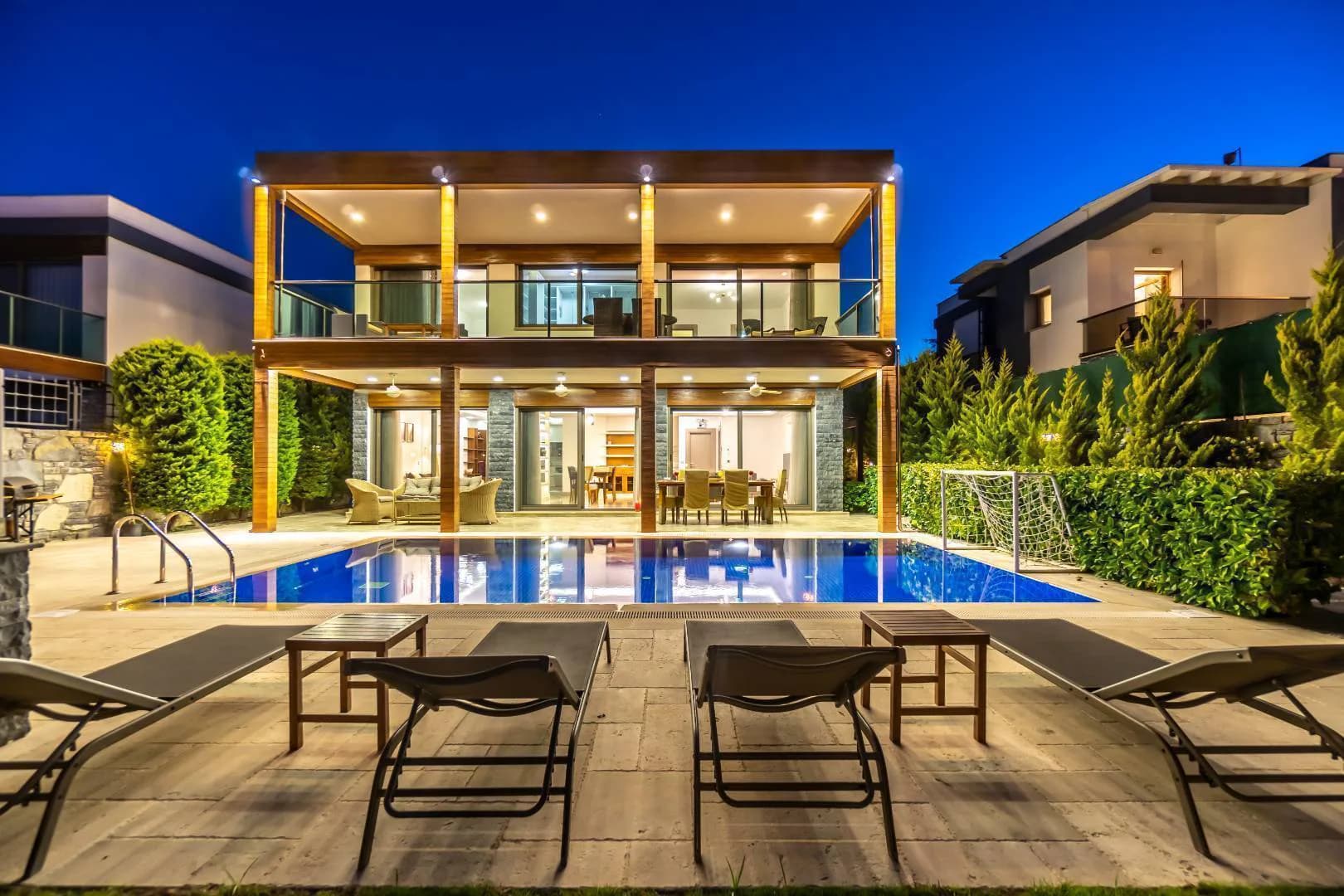 Bodrum Cumhuriyet'de Geniş Bahçeli Bahçeli, Özel Havuzlu, 3+1 Villa görsel 1