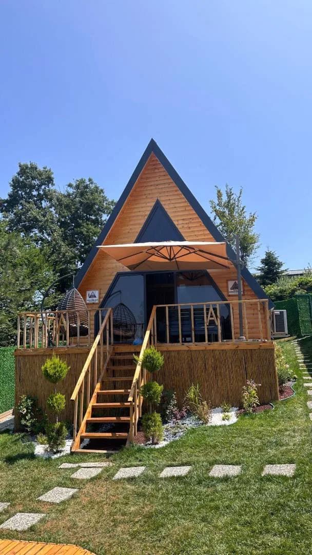 Sapanca Ünlüce'de Elverişli Konumda, Isıtmalı Havuzlu, Lüks Bungalov görsel 1