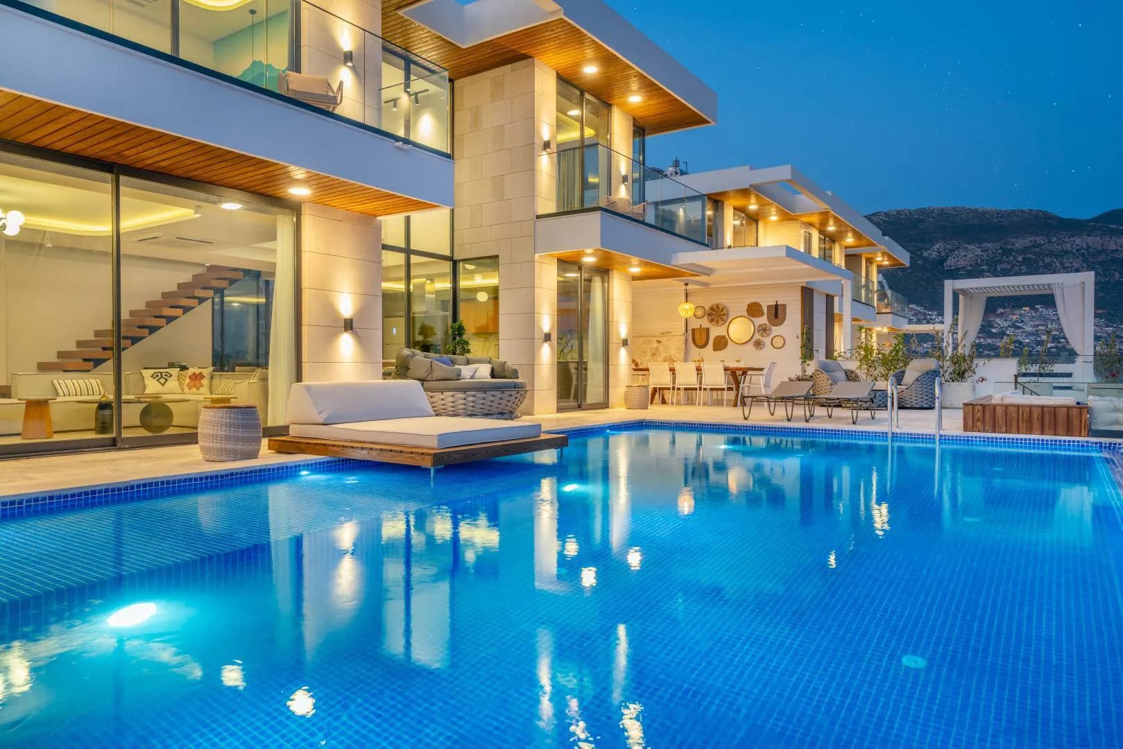 Kaş Kalkan'da Sakin Konumda, Özel Havuzlu, Modern Kiralık Villa görsel 3