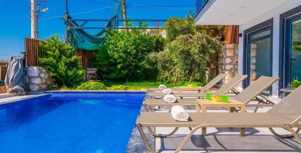 Kalkan Kördere'de Geniş Bahçeli, Açık ve Kapalı Havuzlu, Kiralık Villa görsel 2