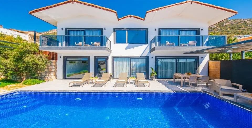 Kalkan Kördere'de Geniş Bahçeli, Açık ve Kapalı Havuzlu, Kiralık Villa görsel 1