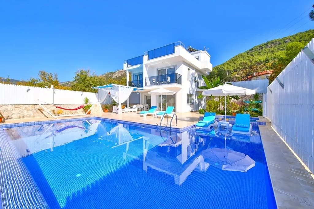 Kaş Üzümlü'de Doğa ve Deniz Manzaralı, Özel Havuzlu, Bahçeli Villa görsel 2