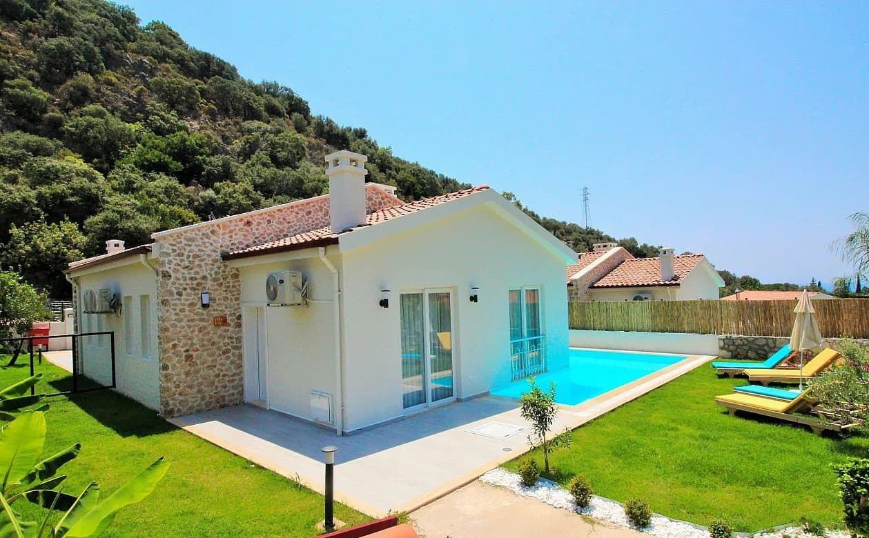 Fethiye Ölüdeniz'de Minimalist Tasarımlı, Özel Havuzlu, Şirin Villa görsel 1