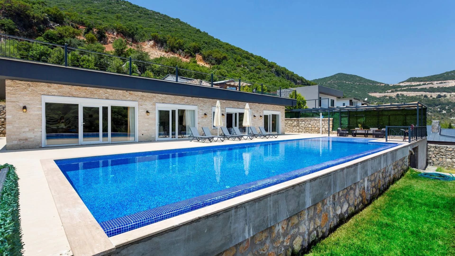 Kaş Sarıbelen'de Orman Manzaralı, Özel Havuzlu, 6 Kişilik Villa görsel 1