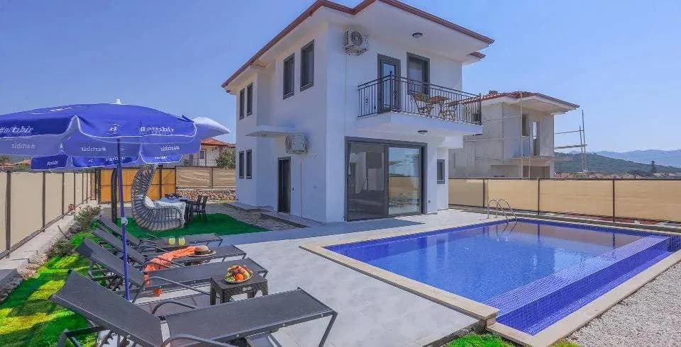Kaş Andifli'de Geniş Alanlara Sahip, Özel Havuzlu, Konforlu Villa görsel 1