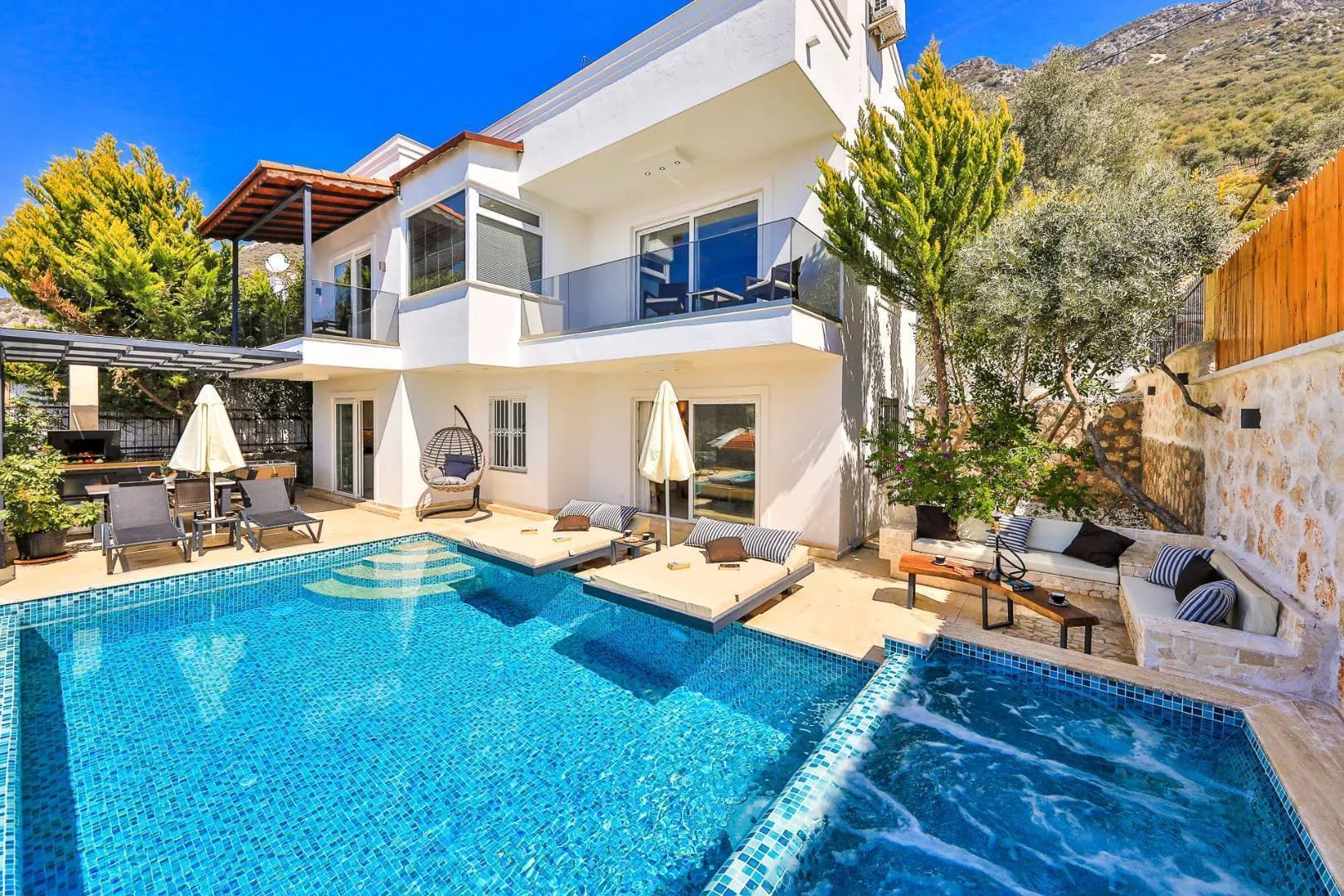 Kaş Kalkan'da Aile Gruplarına Uygun, Özel Havuzlu, Modern Villa görsel 1