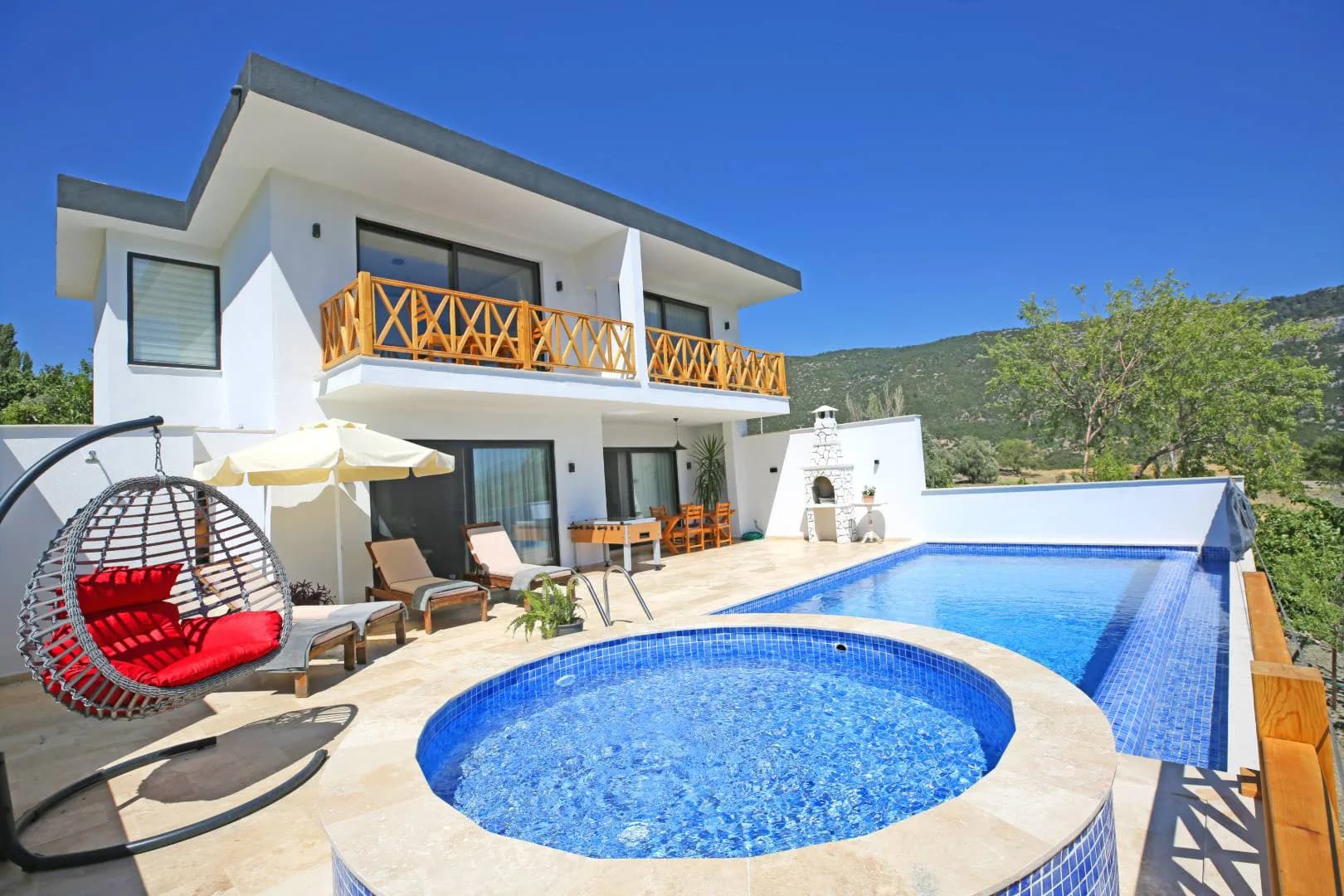 Kalkan İkizce'de Muhteşem Dağ Manzaralı, Özel Havuzlu, Şık Villa görsel 1