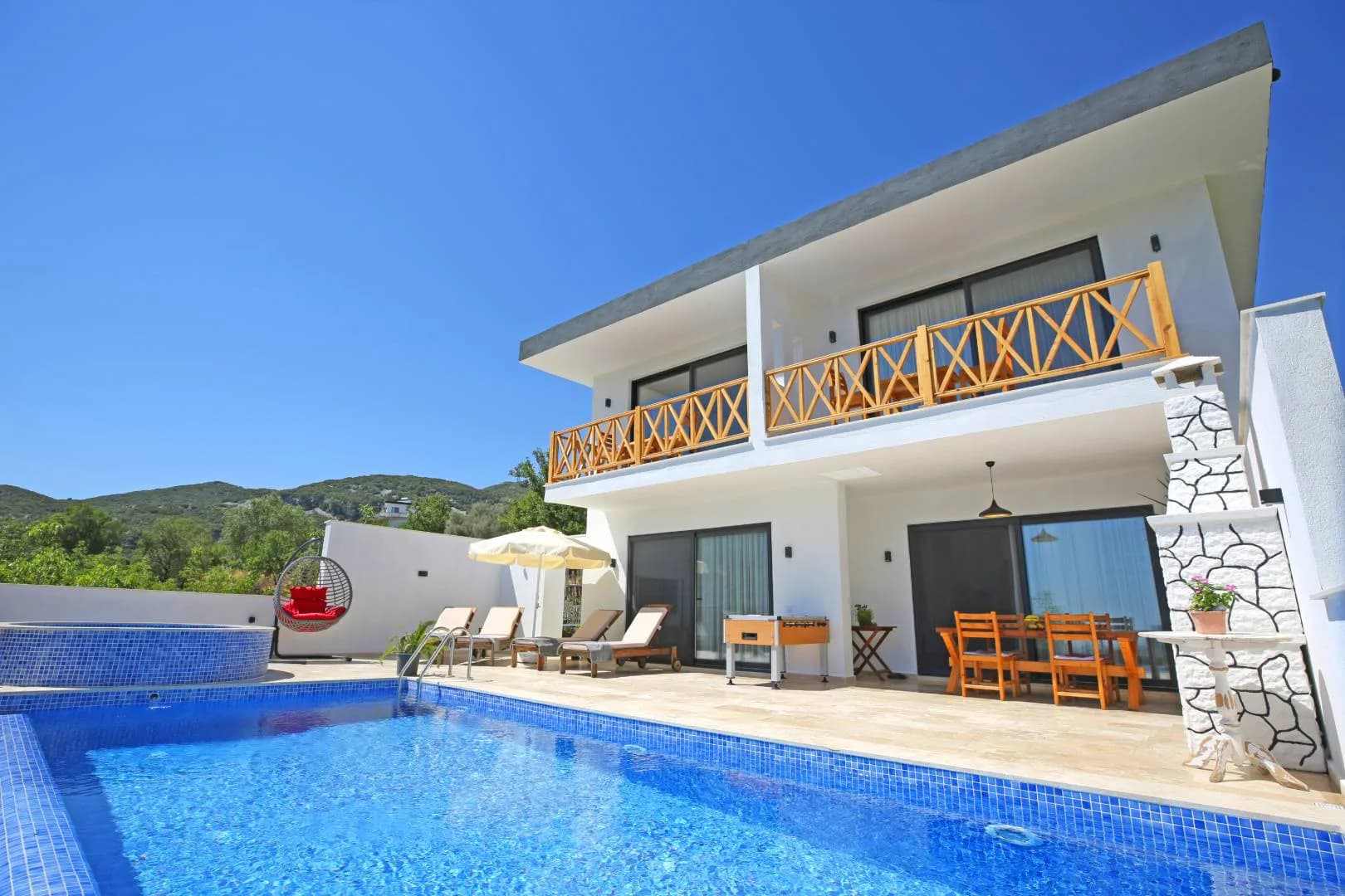 Kalkan İkizce'de Muhteşem Dağ Manzaralı, Özel Havuzlu, Şık Villa görsel 2