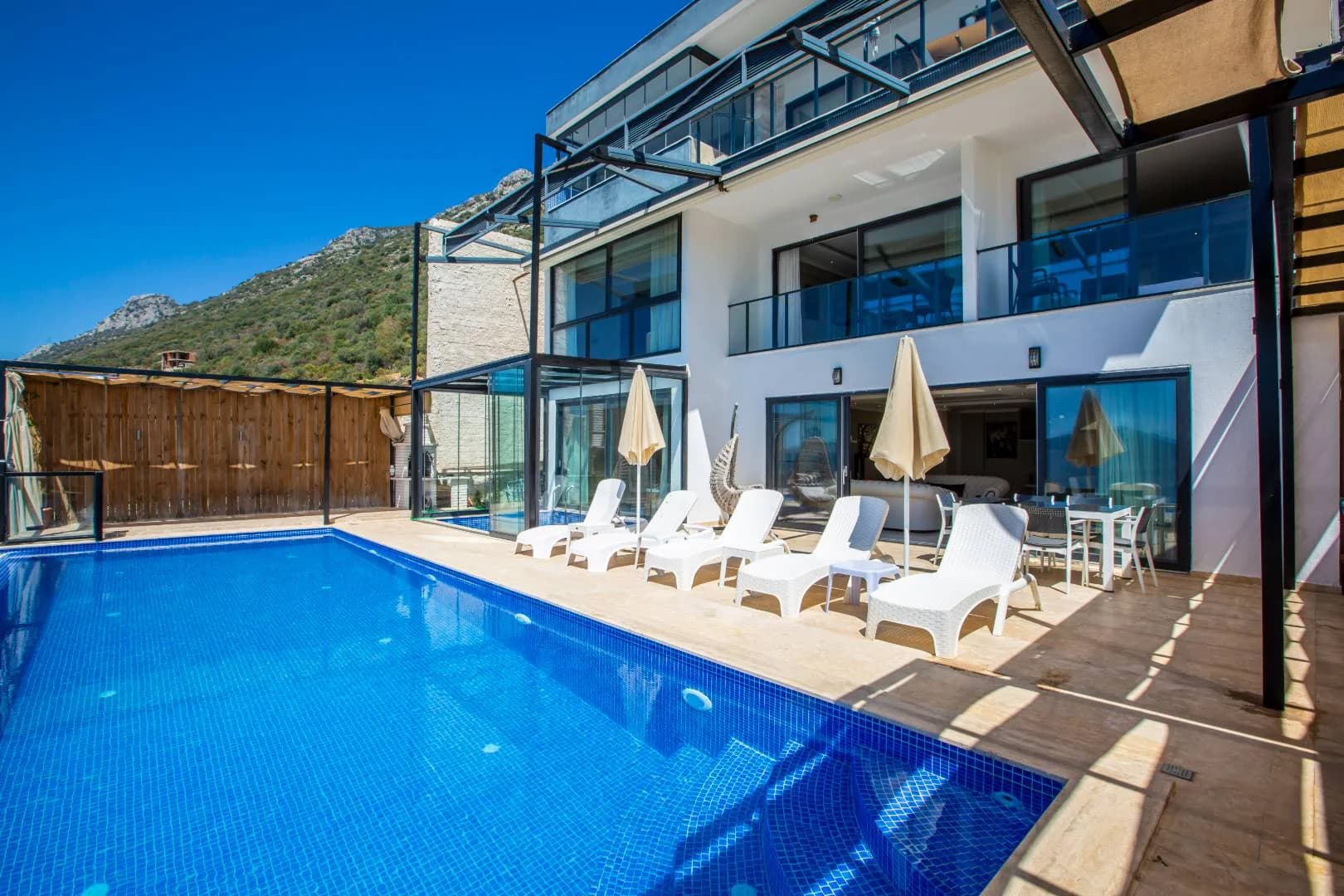 Kaş Bezirgan'da Enfes Deniz Manzaralı, Sonsuzluk Havuzlu, Lüks Villa görsel 1