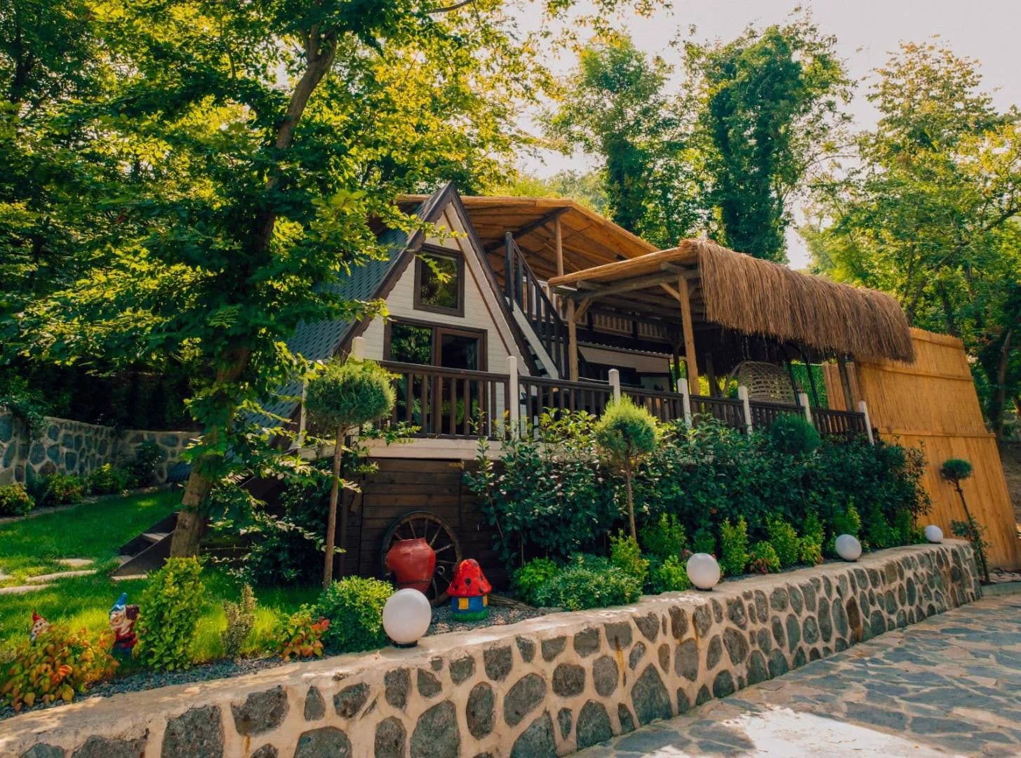Nailiye'da Muhteşem Doğada, Isıtmalı Özel Havuzlu, Konforlu Bungalov görsel 1