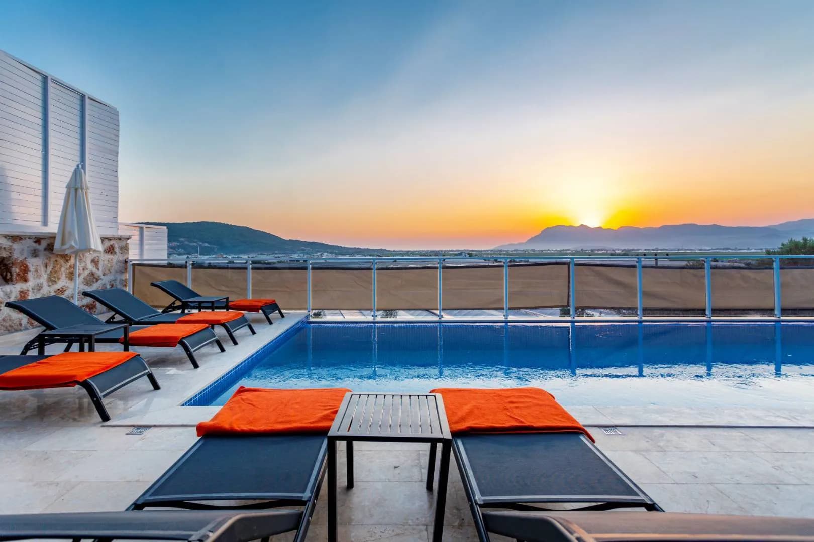 Kaş Yeşilköy'de Eşsiz Manzaralı, Özel ve Kapalı Havuzlu, Lüks Villa görsel 3