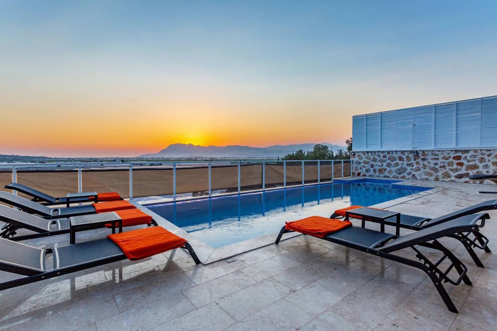 Kaş Yeşilköy'de Eşsiz Manzaralı, Özel ve Kapalı Havuzlu, Lüks Villa görsel 2
