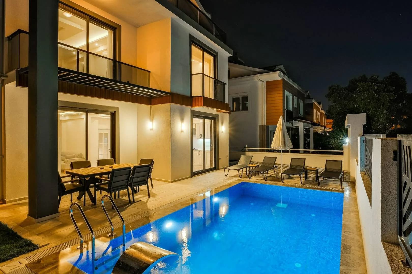 Fethiye'de Merkeze Yakın Konumda, Özel Havuzlu, Konforlu Villa görsel 2