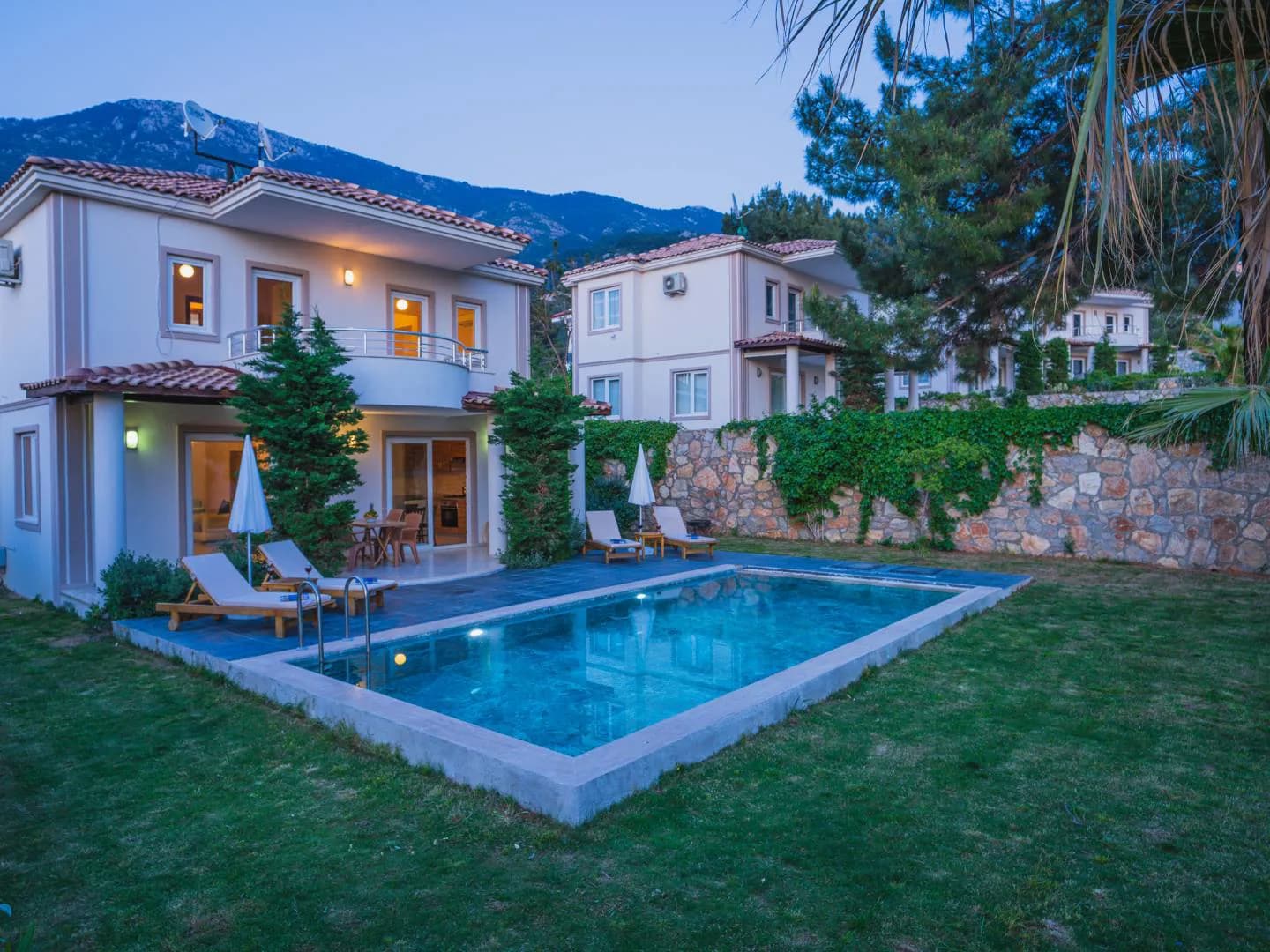 Fethiye Ölüdeniz'de Ferah Bahçe İçerisinde, Özel Havuzlu, 3+1 Villa görsel 3