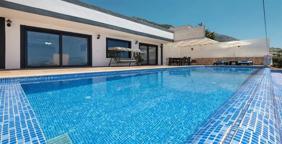 Kaş Bezirgan'da 4 Kişilik, Özel Havuzlu, Modern Tasarımlı Villa görsel 1