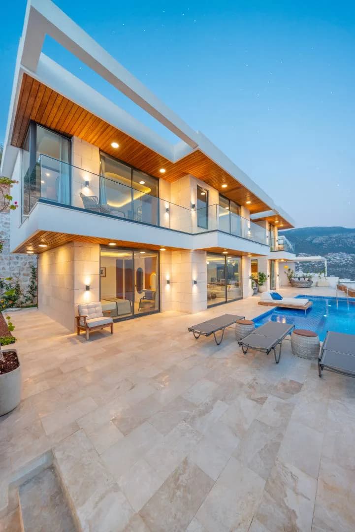 Kaş Kalkan'da Göz Alıcı Manzaralı, Sonsuzluk Havuzlu, Olanaklı Villa görsel 2