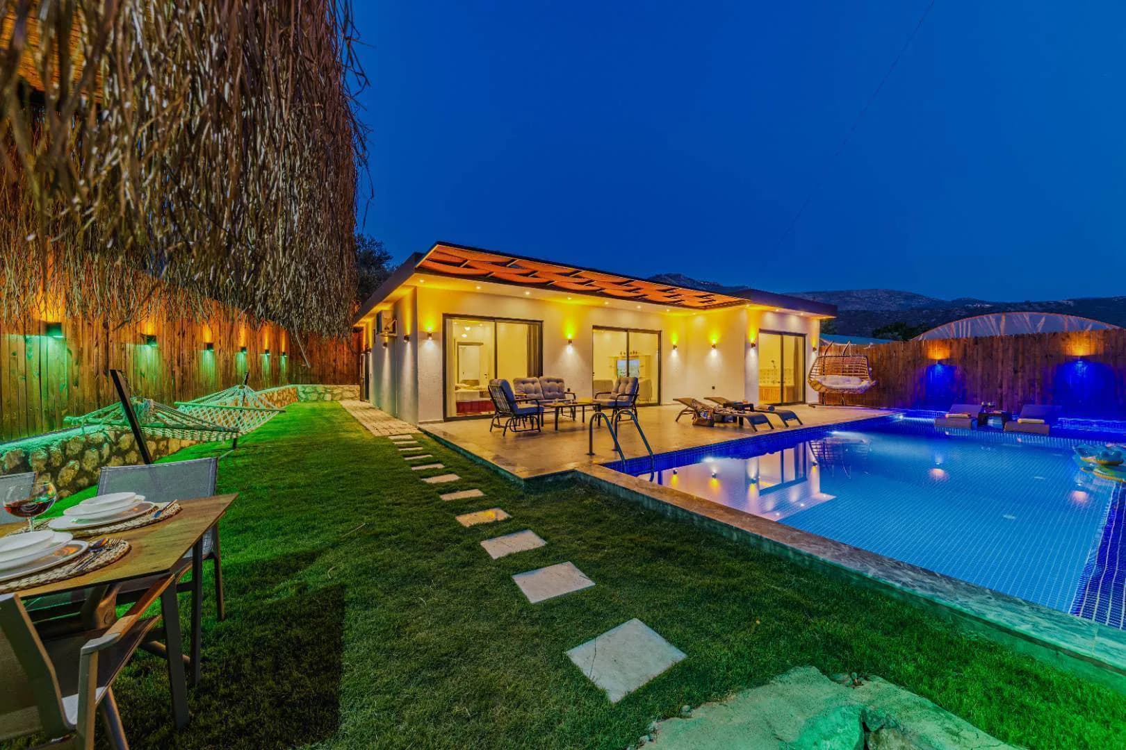 Kaş Çayköy'de Huzurlu Doğanın İçerisinde, Özel Havuzlu, Jakuzili Villa görsel 1