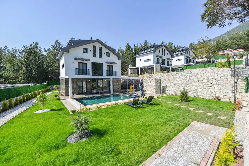 Fethiye Ölüdeniz'de Geniş Bahçeli, Özel Havuzlu, Kiralık Villa görsel 2