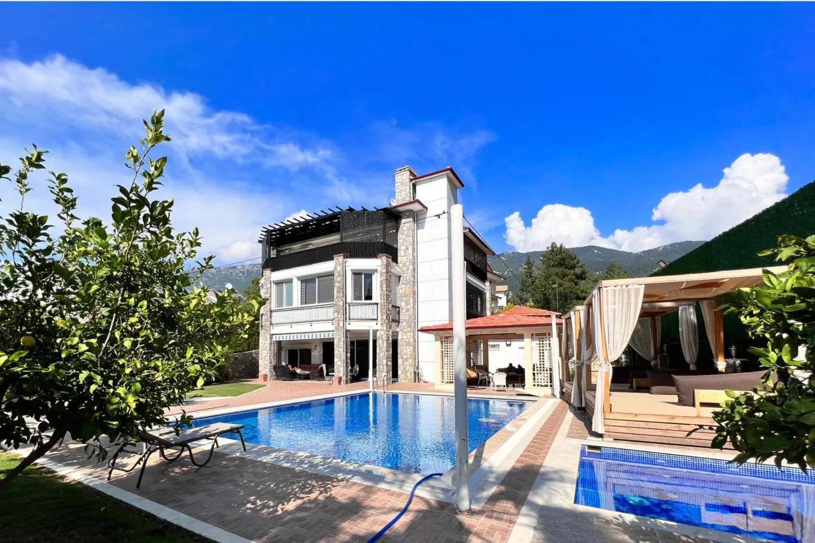 Fethiye Ölüdeniz'de Nefes Kesen Doğada, Özel Havuzlu, Konforlu Villa görsel 2