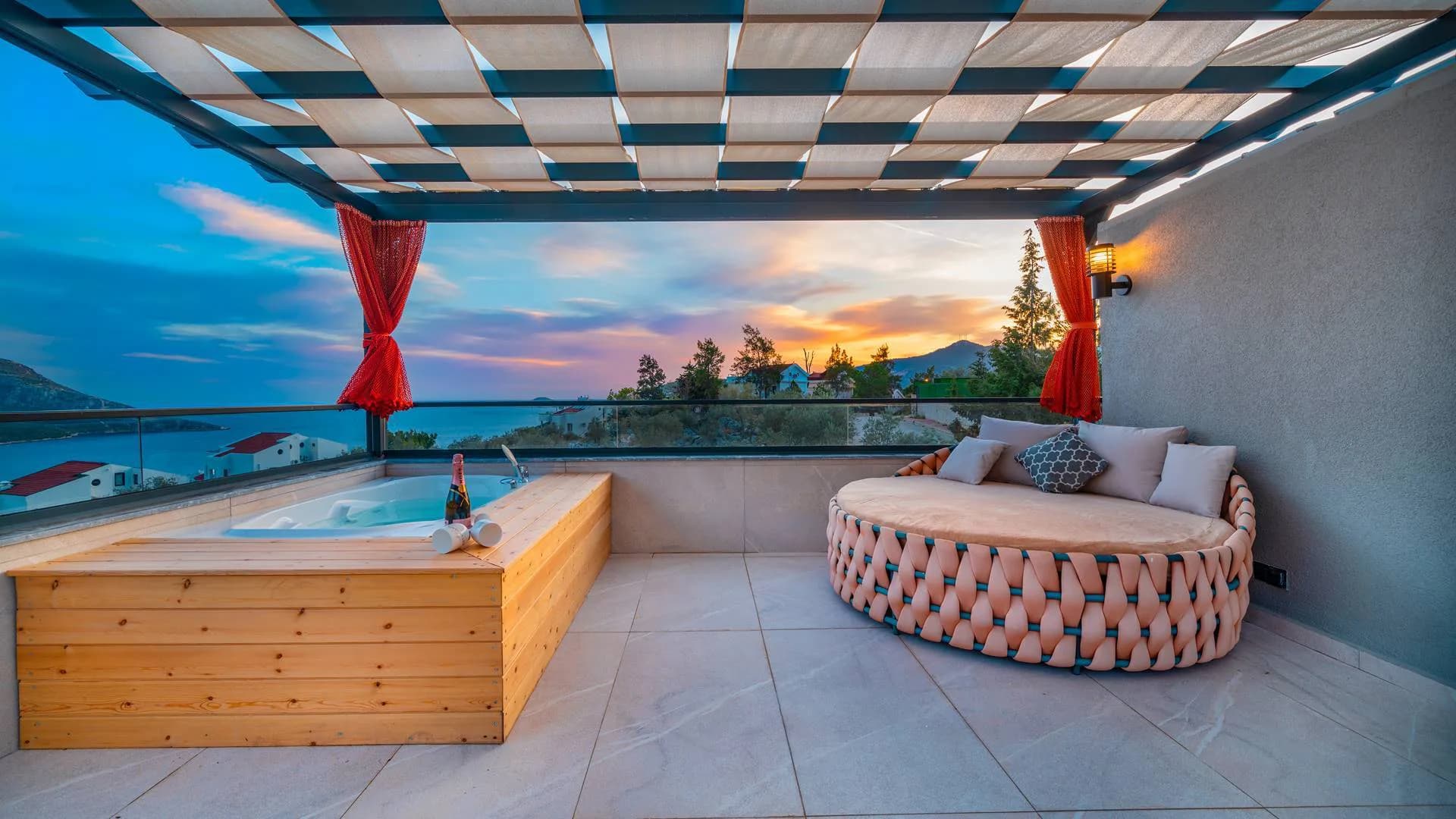 Kaş Kalkan'da Deniz Manzaralı, Özel Havuzlu, Modern Tasarımlı Villa görsel 1