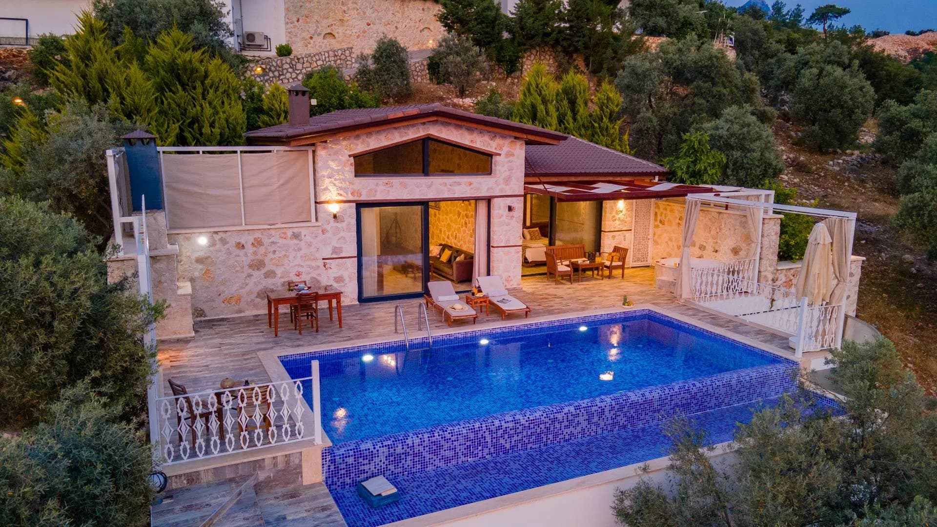Kaş Üzümlü'de Panoramik Doğa Manzaralı, Özel Havuzlu, Konforlu Villa görsel 1