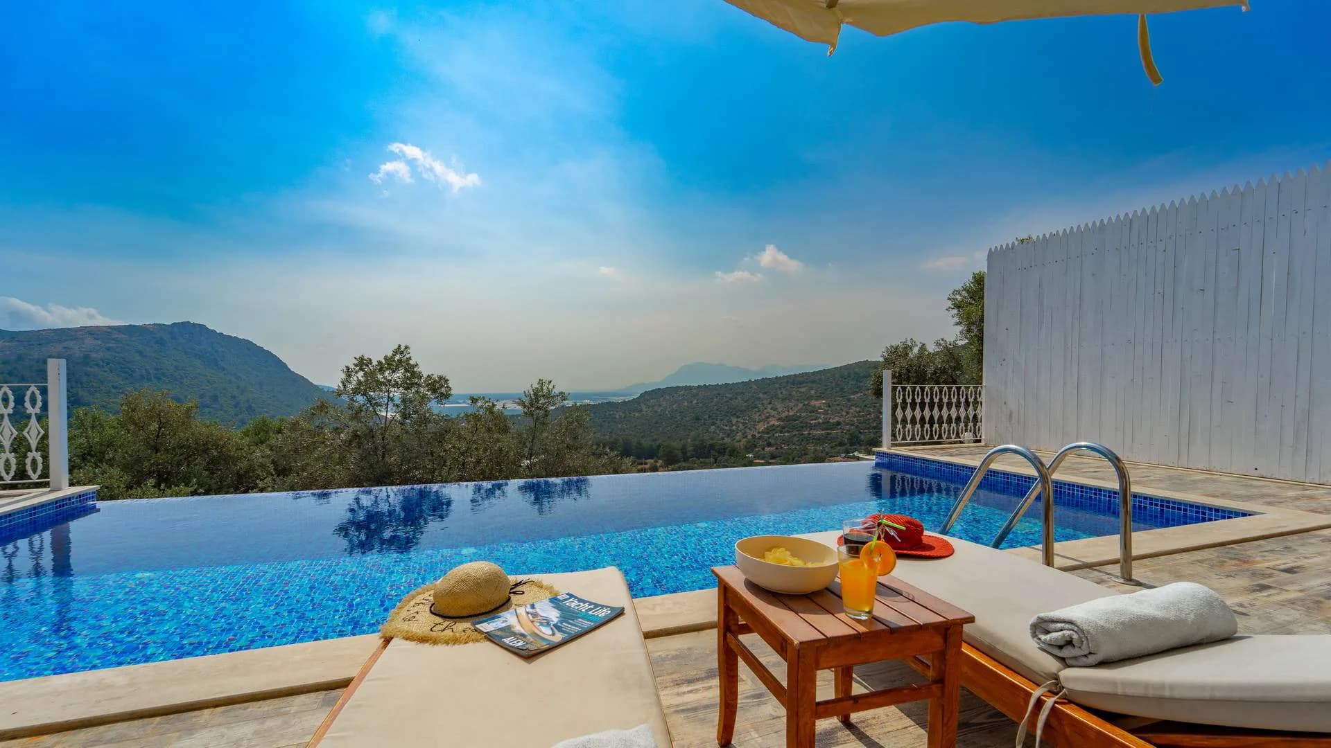 Kaş Üzümlü'de Panoramik Doğa Manzaralı, Özel Havuzlu, Konforlu Villa görsel 3