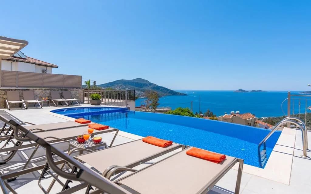 Kaş Kalkan'da Merkezi Konumda, Özel Havuzlu, Deniz Manzaralı Villa görsel 1