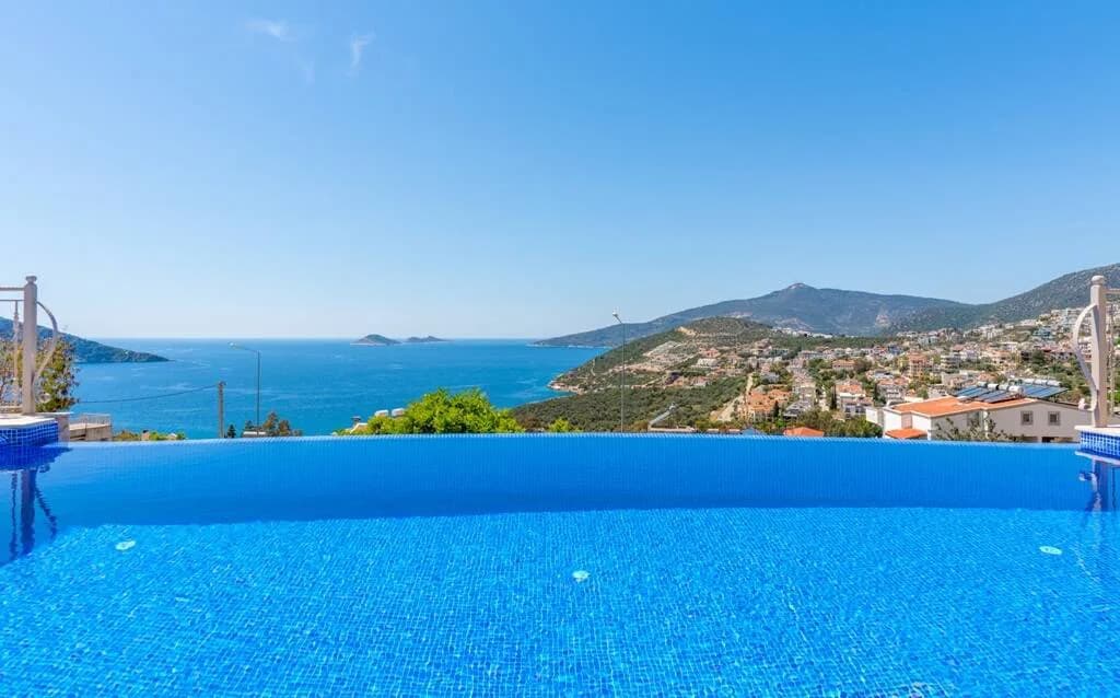 Kaş Kalkan'da Merkezi Konumda, Özel Havuzlu, Deniz Manzaralı Villa görsel 3