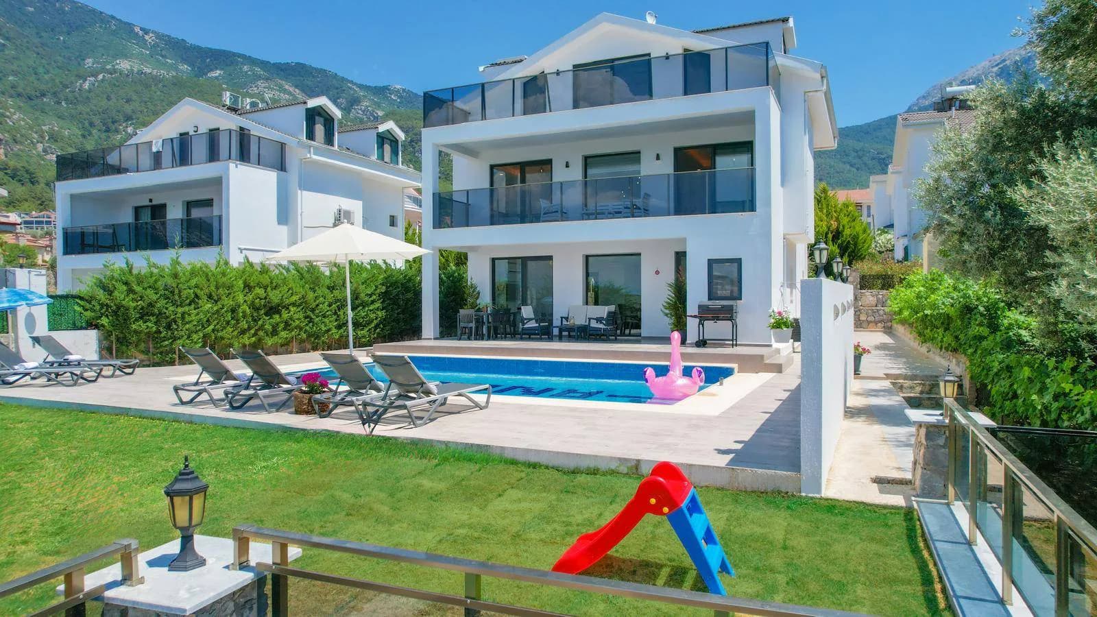 Fethiye Ölüdeniz'de Ferah Alanlara Sahip, Özel Havuzlu, Estetik Villa görsel 1