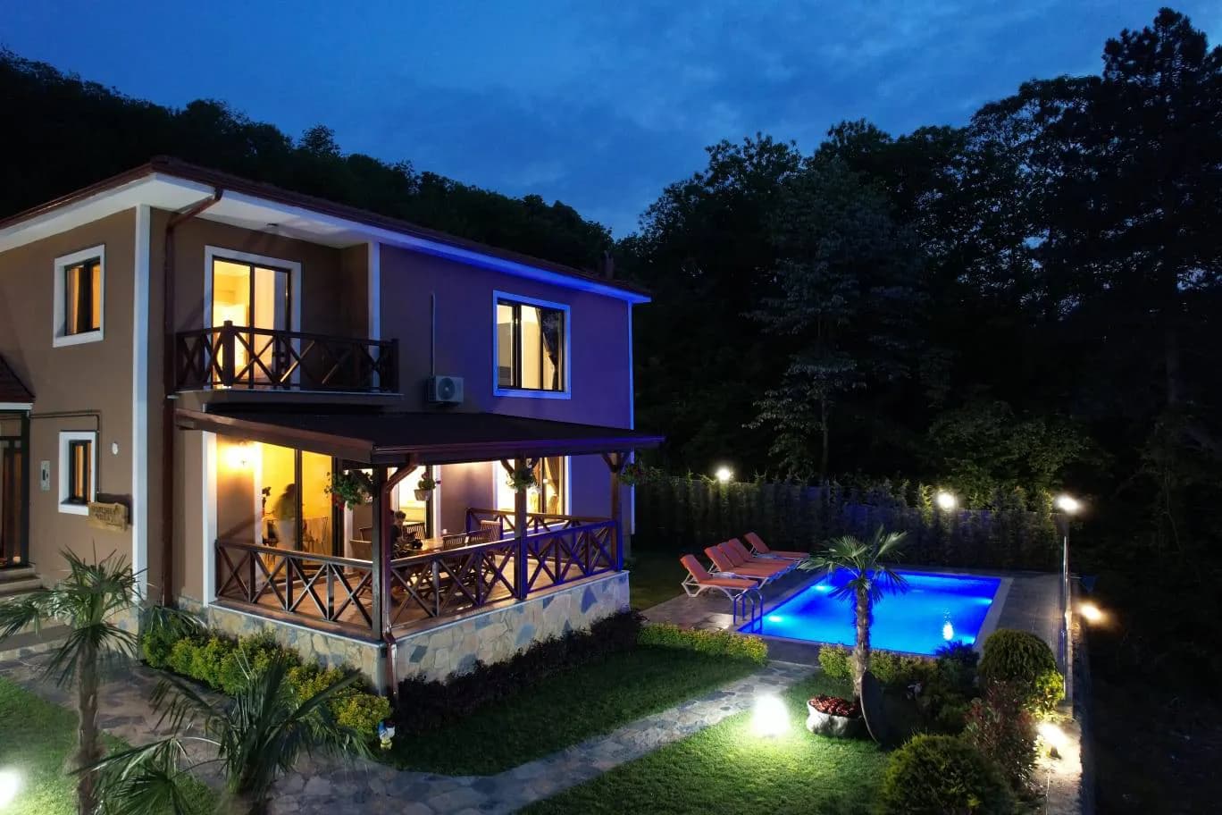 Sapanca Kuruçeşme'de Doğa Manzaralı, Isıtmalı Havuzlu, Lüks Villa görsel 1