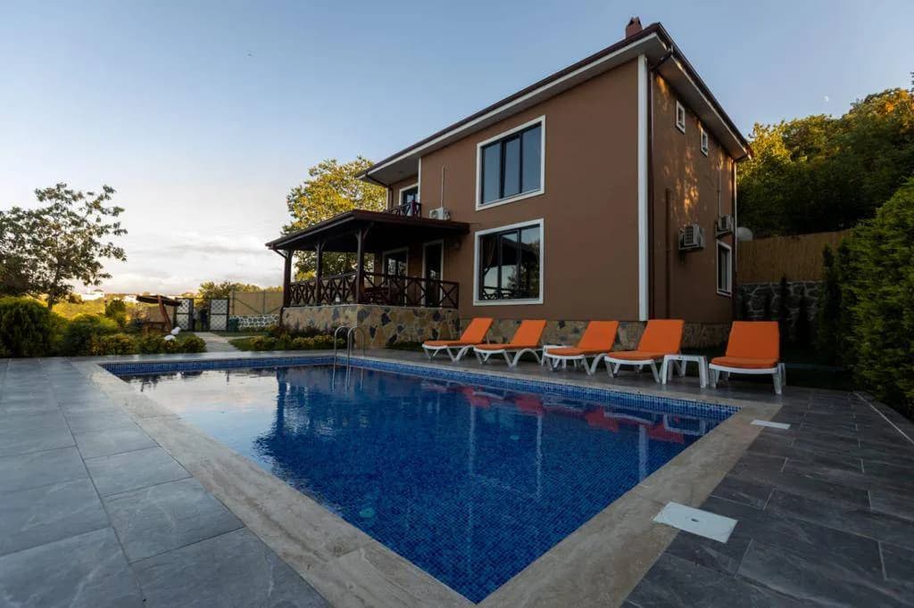 Sapanca Kuruçeşme'de Doğa Manzaralı, Isıtmalı Havuzlu, Lüks Villa görsel 3