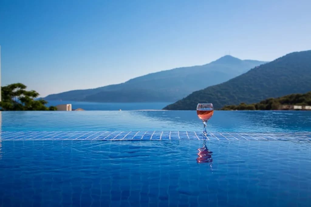 Kalkan'da Muhteşem Deniz Manzaralı, Sonsuzluk Havuzlu, Lüks Villa görsel 2