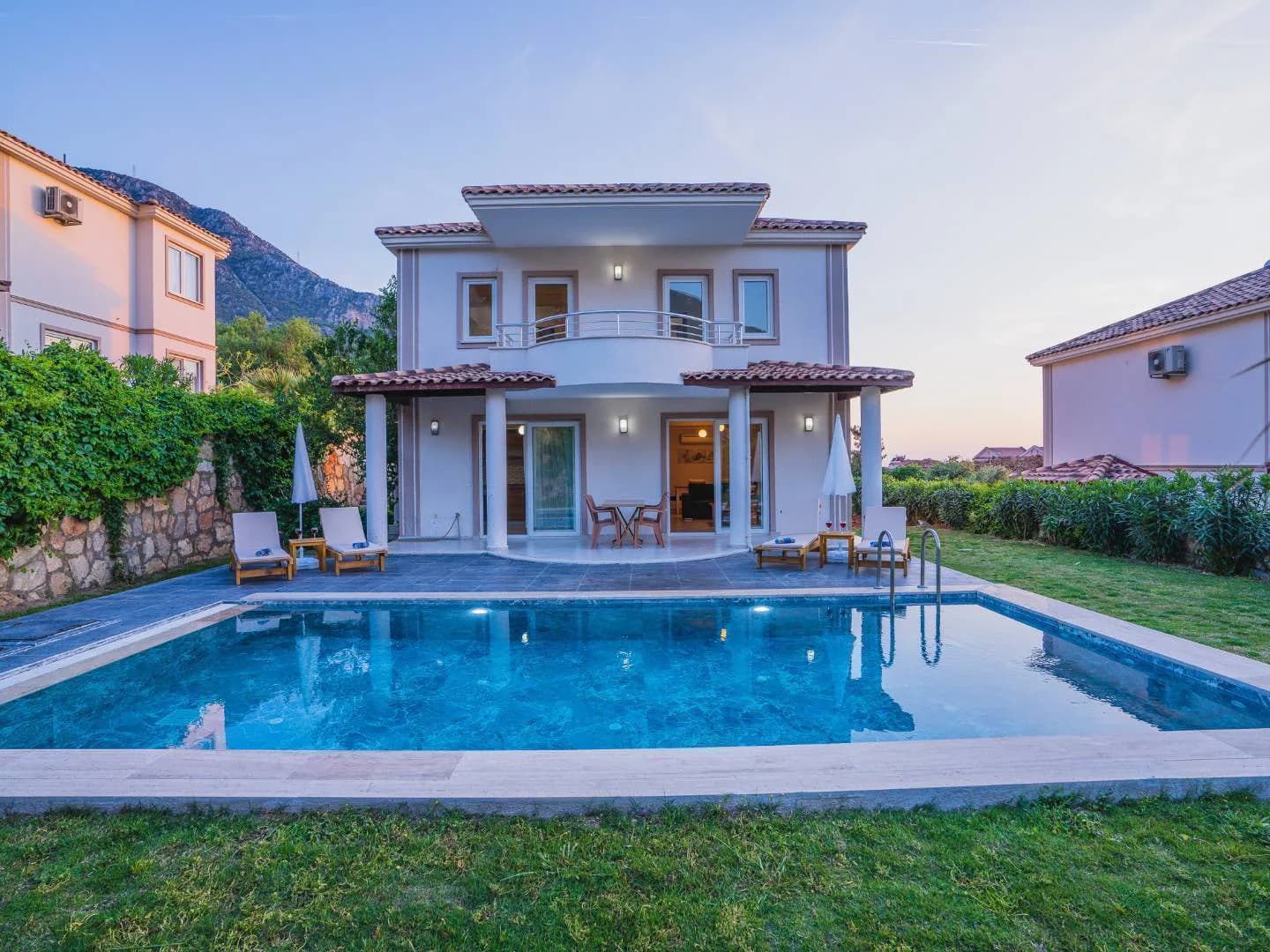 Fethiye Ovacık'ta Merkezi Konumda, Özel Havuzlu, Bahçeli Lüks Villa görsel 1