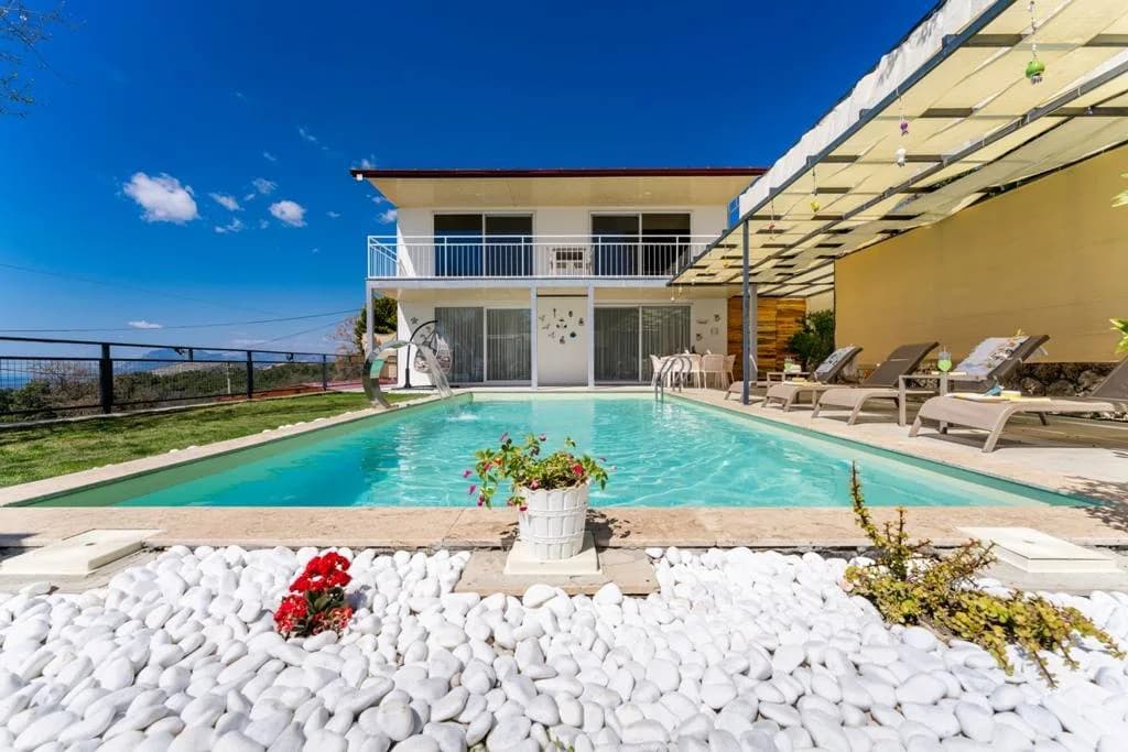 Kaş İslamlar'da Geniş Bahçeli, Özel Havuzlu, Konforlu Villa görsel 1