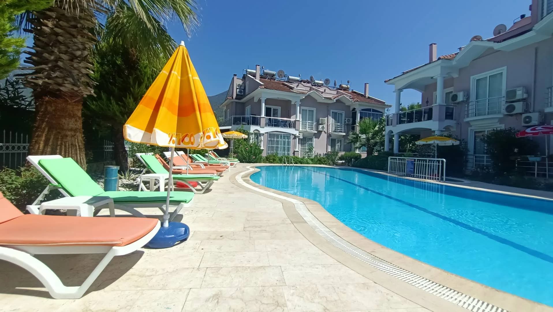 Fethiye Ölüdeniz'de Nezih Konumda, Ortak Havuzlu, Kiralık Suite görsel 2
