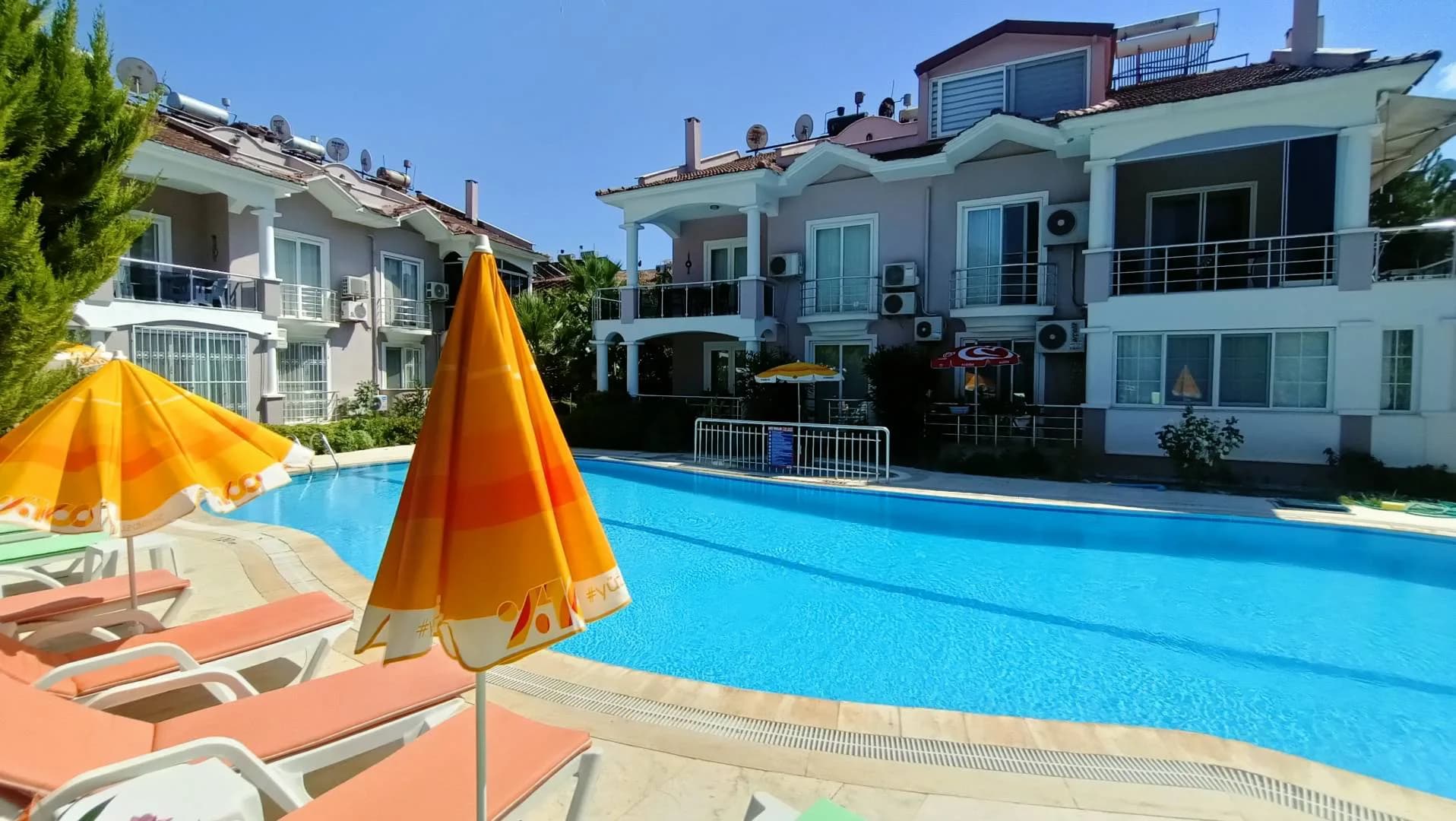 Fethiye Ölüdeniz'de Nezih Konumda, Ortak Havuzlu, Kiralık Suite görsel 3