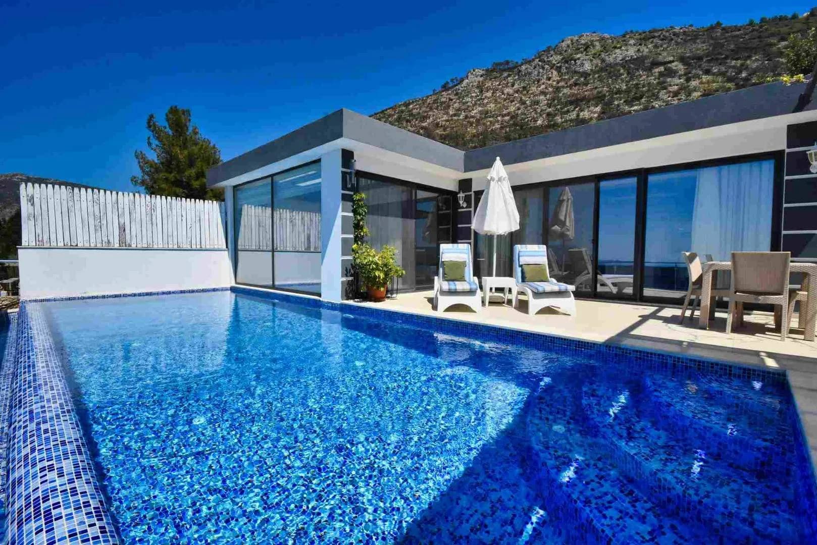 Kaş Üzümlü'de Eşsiz Manzaralı, Özel Havuzlu, Modern Villa görsel 2