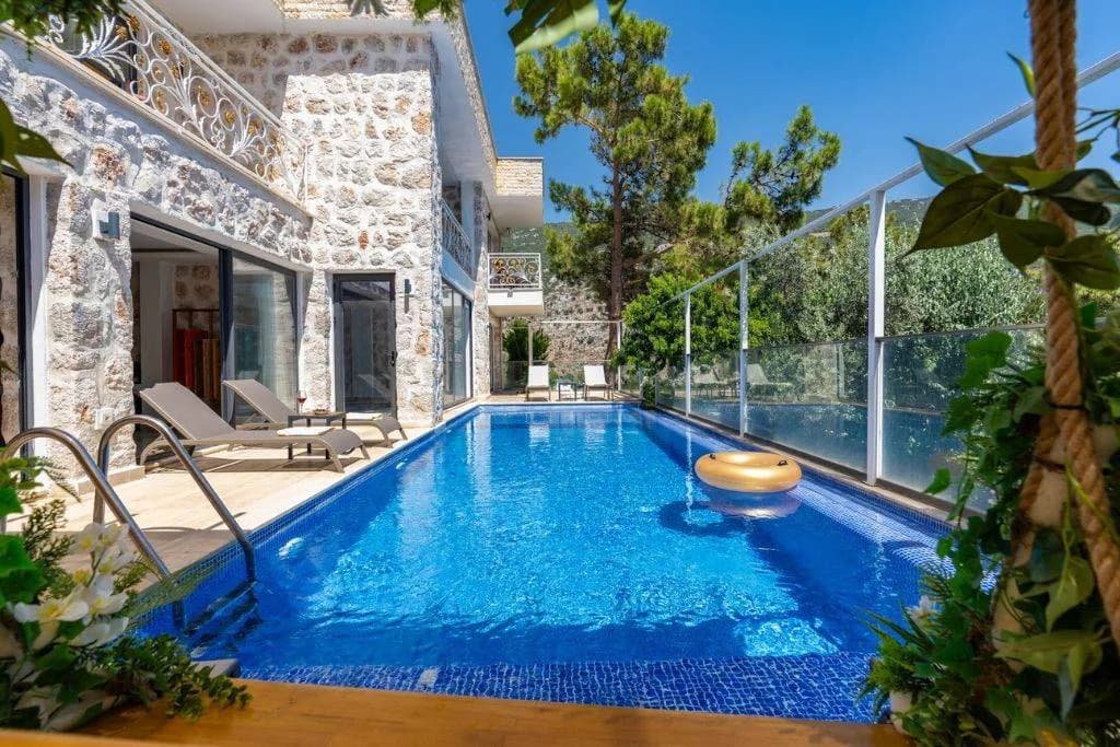 Kaş İslamlar'da Kalabalık Ailelere Uygun, Kapalı Havuzlu, Kiralık Villa görsel 3