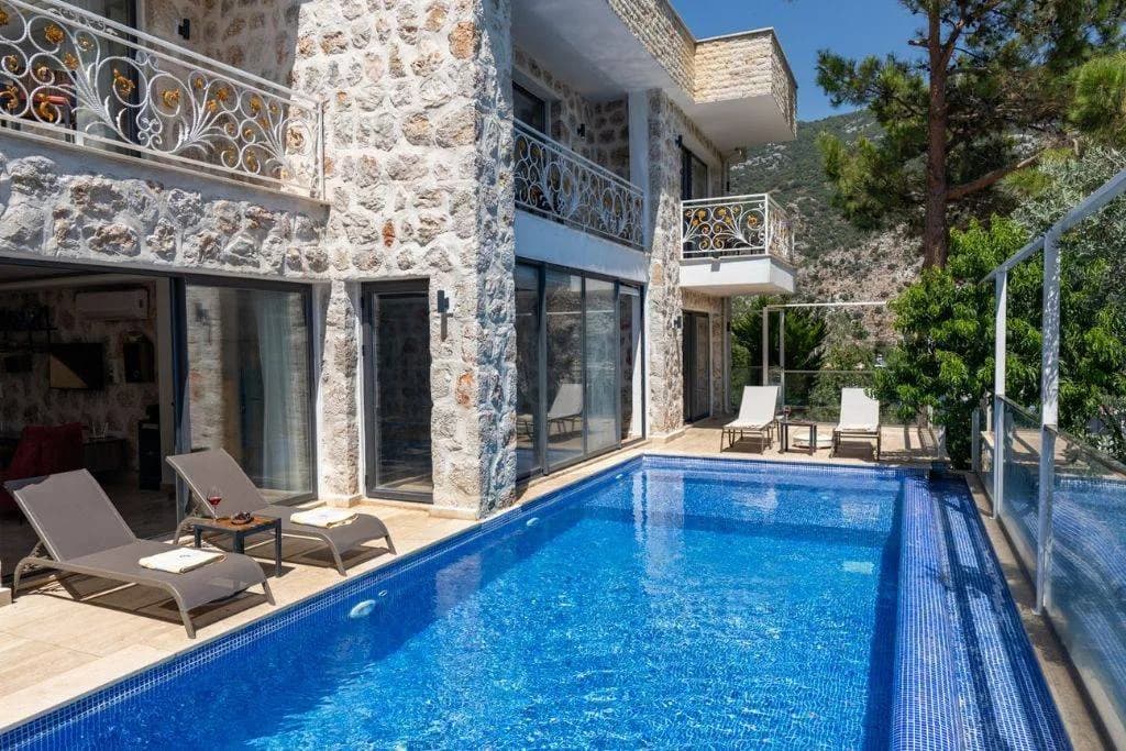 Kaş İslamlar'da Kalabalık Ailelere Uygun, Kapalı Havuzlu, Kiralık Villa görsel 2